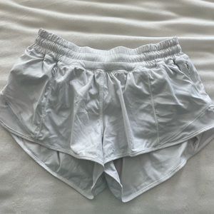 Lululemon Hotty Hot Shorts 2.5”
